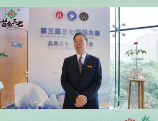 紅河學(xué)院校長(zhǎng)楊生超教授回顧與苗鄉(xiāng)20年來(lái)，田間地頭點(diǎn)點(diǎn)滴滴皆不易